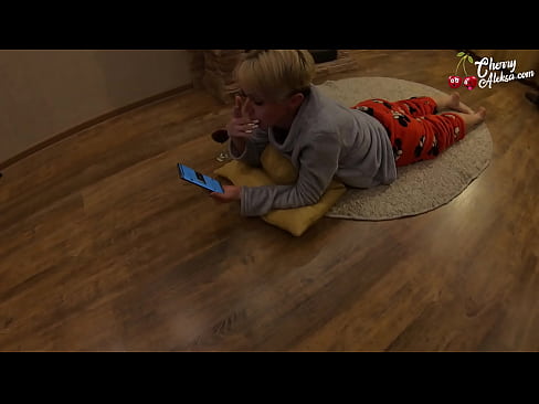 ❤️ Gila Pirang Mengisap Penis Besar Mengisap dan Memantul Di Atasnya - Seks Anal ☑  Sex pada kami ️❤