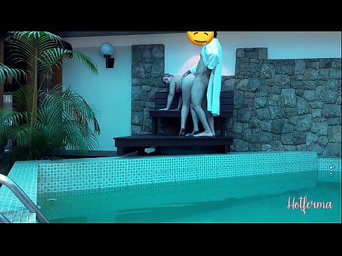 ❤️ Bos mengundang pelayan ke kolam renang, tetapi tidak bisa menahan panas ☑  Sex pada kami ️❤